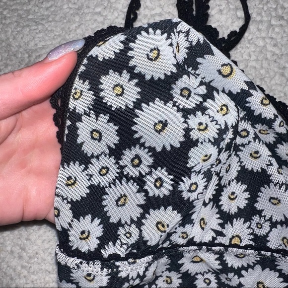 NWT FLORAL BLACK AND WHITE FOREVER 21 BRA BRALETTE - Picture 3 of 3